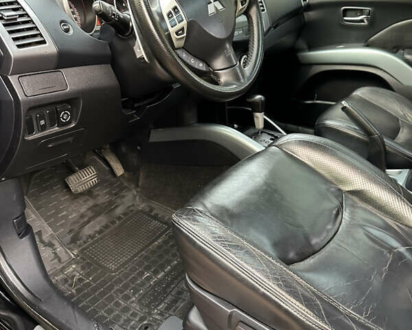 Чорний Міцубісі Аутлендер, об'ємом двигуна 3 л та пробігом 238 тис. км за 11200 $, фото 13 на Automoto.ua