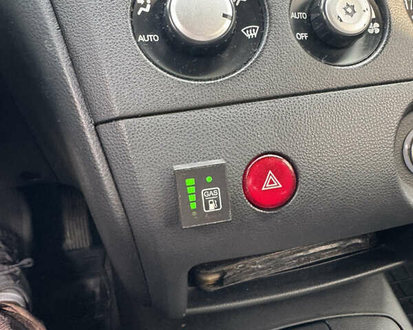 Чорний Міцубісі Аутлендер, об'ємом двигуна 2 л та пробігом 280 тис. км за 7500 $, фото 7 на Automoto.ua