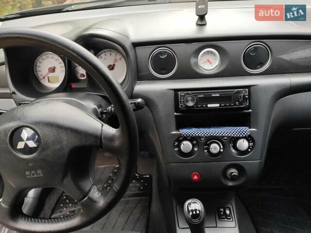Черный Мицубиси Аутлендер, объемом двигателя 2 л и пробегом 180 тыс. км за 6000 $, фото 10 на Automoto.ua