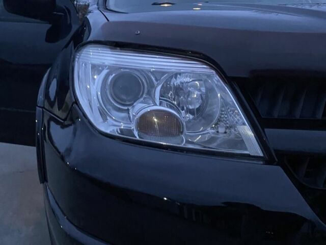 Чорний Міцубісі Аутлендер, об'ємом двигуна 2 л та пробігом 271 тис. км за 6799 $, фото 10 на Automoto.ua