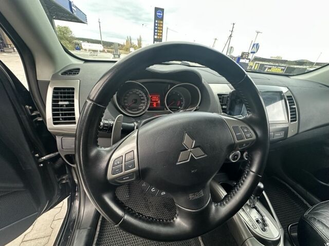 Чорний Міцубісі Аутлендер, об'ємом двигуна 2.4 л та пробігом 218 тис. км за 10000 $, фото 4 на Automoto.ua