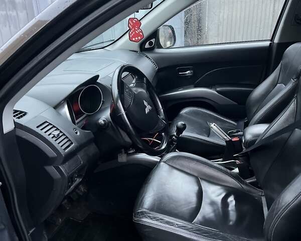 Чорний Міцубісі Аутлендер, об'ємом двигуна 2 л та пробігом 330 тис. км за 4900 $, фото 7 на Automoto.ua