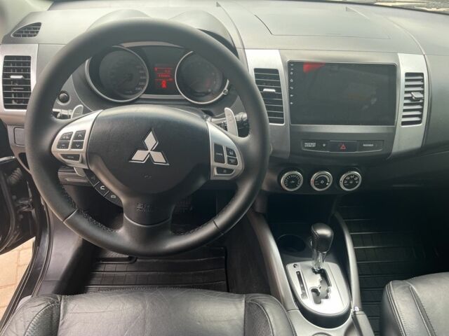 Черный Мицубиси Аутлендер, объемом двигателя 3 л и пробегом 235 тыс. км за 9800 $, фото 10 на Automoto.ua