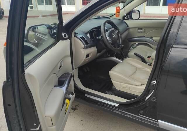 Чорний Міцубісі Аутлендер, об'ємом двигуна 2.2 л та пробігом 275 тис. км за 9900 $, фото 7 на Automoto.ua