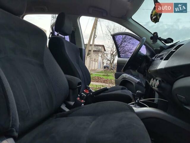 Черный Мицубиси Аутлендер, объемом двигателя 2.36 л и пробегом 192 тыс. км за 8800 $, фото 8 на Automoto.ua