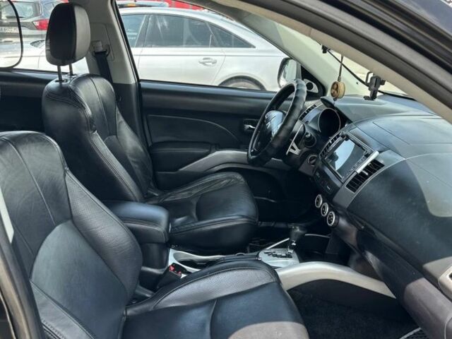 Чорний Міцубісі Аутлендер, об'ємом двигуна 2.4 л та пробігом 137 тис. км за 8999 $, фото 9 на Automoto.ua