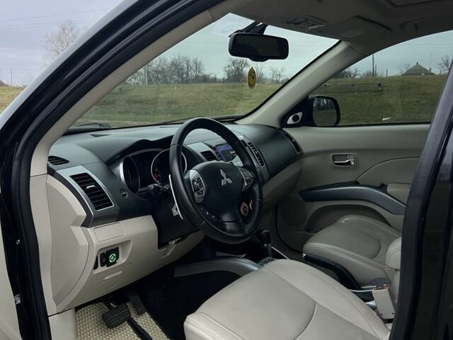 Черный Мицубиси Аутлендер, объемом двигателя 2.4 л и пробегом 230 тыс. км за 8800 $, фото 4 на Automoto.ua