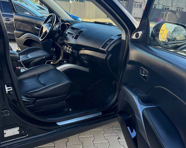 Черный Мицубиси Аутлендер, объемом двигателя 1.97 л и пробегом 202 тыс. км за 9700 $, фото 6 на Automoto.ua