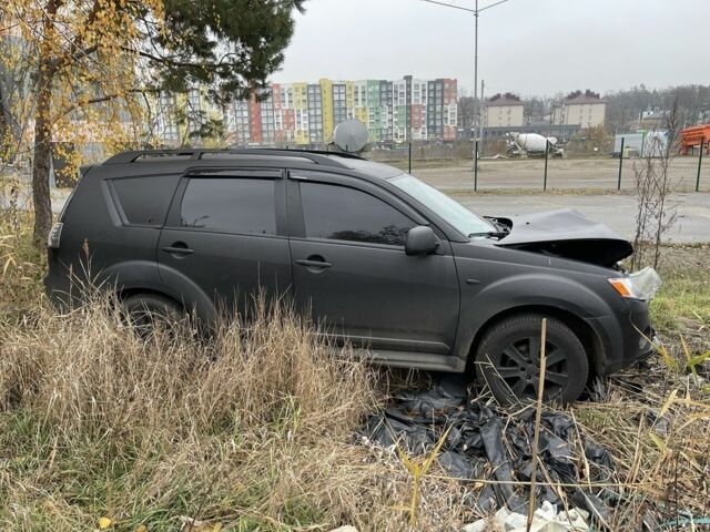 Черный Мицубиси Аутлендер, объемом двигателя 2 л и пробегом 360 тыс. км за 2000 $, фото 2 на Automoto.ua