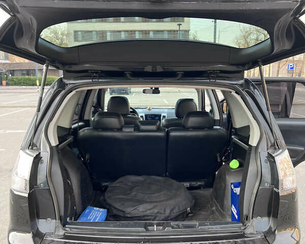 Черный Мицубиси Аутлендер, объемом двигателя 2.4 л и пробегом 237 тыс. км за 5000 $, фото 13 на Automoto.ua