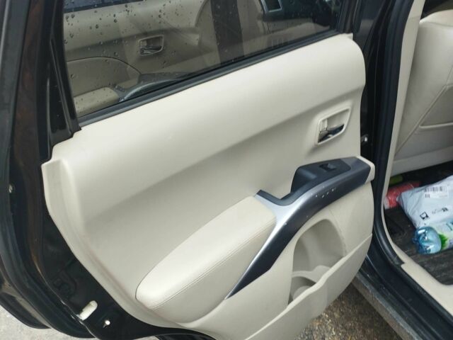 Черный Мицубиси Аутлендер, объемом двигателя 2 л и пробегом 242 тыс. км за 5500 $, фото 8 на Automoto.ua