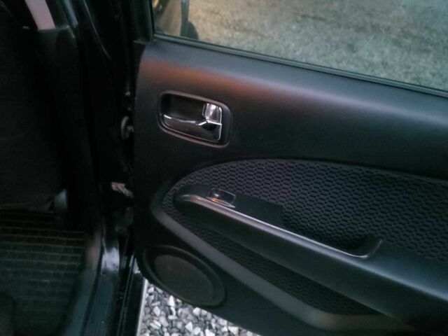 Черный Мицубиси Аутлендер, объемом двигателя 2 л и пробегом 271 тыс. км за 6940 $, фото 19 на Automoto.ua