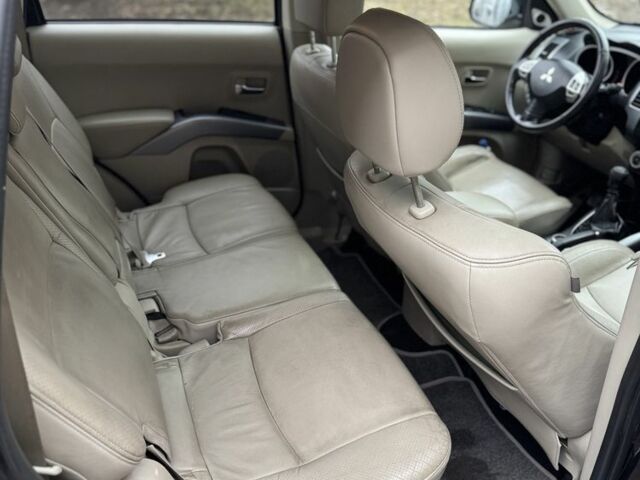 Черный Мицубиси Аутлендер, объемом двигателя 2 л и пробегом 377 тыс. км за 5200 $, фото 14 на Automoto.ua