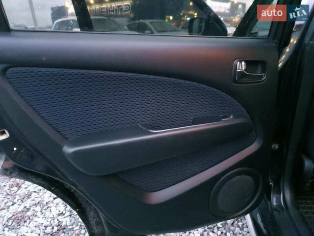 Чорний Міцубісі Аутлендер, об'ємом двигуна 2 л та пробігом 271 тис. км за 6940 $, фото 16 на Automoto.ua