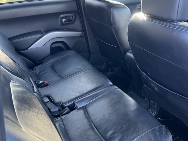 Черный Мицубиси Аутлендер, объемом двигателя 2 л и пробегом 247 тыс. км за 4600 $, фото 3 на Automoto.ua