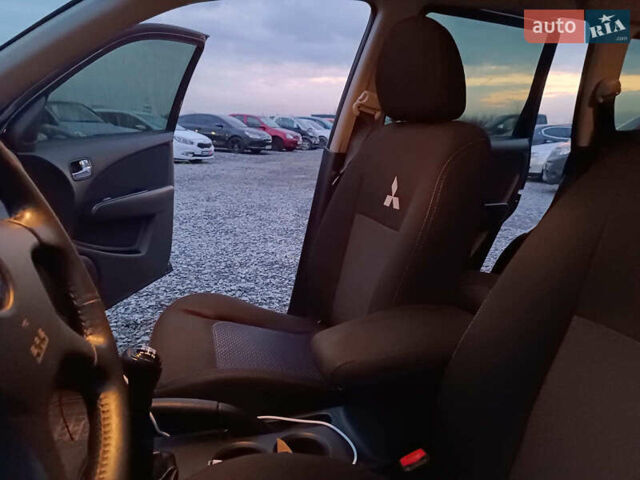 Чорний Міцубісі Аутлендер, об'ємом двигуна 2 л та пробігом 271 тис. км за 6940 $, фото 31 на Automoto.ua