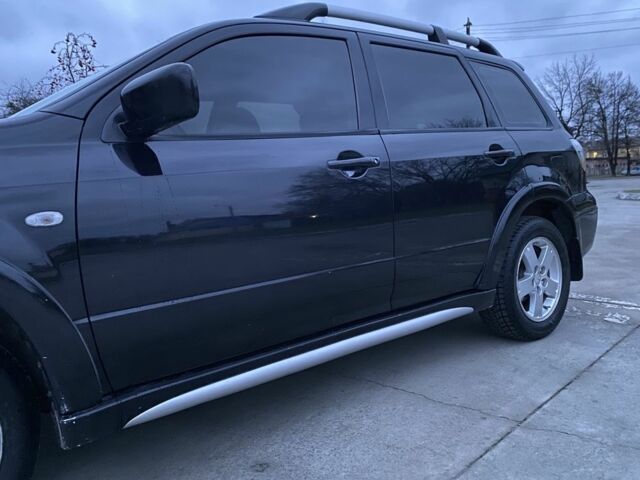 Чорний Міцубісі Аутлендер, об'ємом двигуна 2 л та пробігом 271 тис. км за 6799 $, фото 1 на Automoto.ua