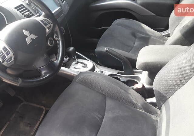 Чорний Міцубісі Аутлендер, об'ємом двигуна 2.36 л та пробігом 277 тис. км за 8500 $, фото 4 на Automoto.ua