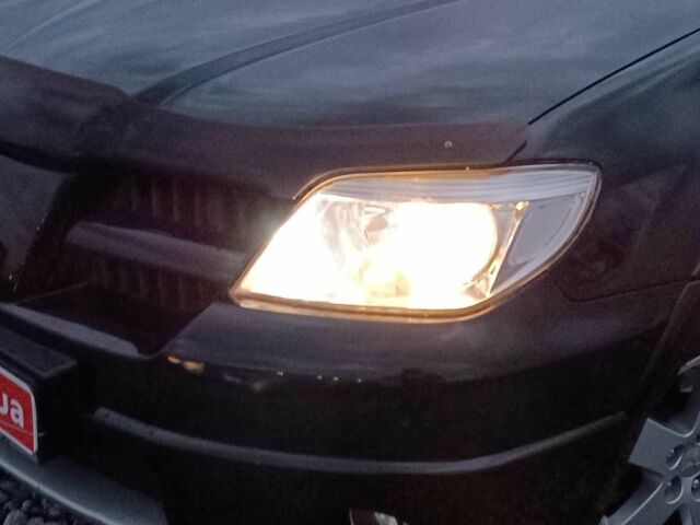 Черный Мицубиси Аутлендер, объемом двигателя 2 л и пробегом 271 тыс. км за 6940 $, фото 2 на Automoto.ua