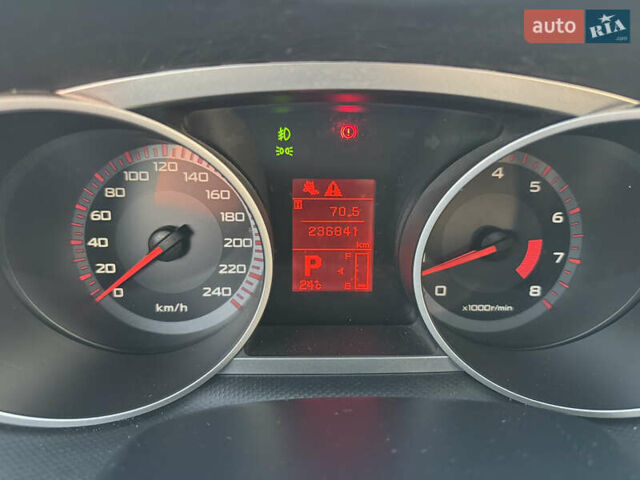 Чорний Міцубісі Аутлендер, об'ємом двигуна 3 л та пробігом 236 тис. км за 9800 $, фото 12 на Automoto.ua