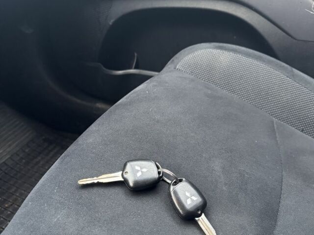 Міцубісі Аутлендер 2008 у Харкові на Automoto.ua Чорний Міцубісі Аутлендер, об'ємом двигуна 2 л та пробігом 320 тис. км за 5946 $, фото 8 на Automoto.ua