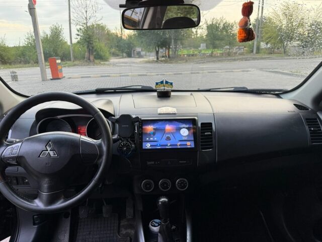 Черный Мицубиси Аутлендер, объемом двигателя 2.4 л и пробегом 369 тыс. км за 8500 $, фото 4 на Automoto.ua