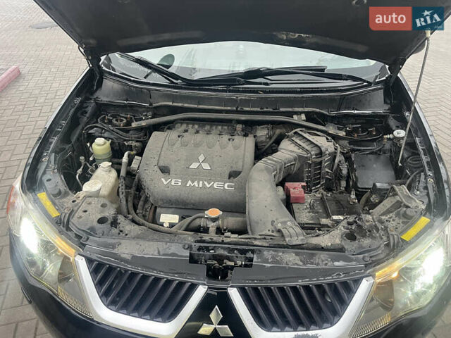Черный Мицубиси Аутлендер, объемом двигателя 3 л и пробегом 220 тыс. км за 8500 $, фото 7 на Automoto.ua