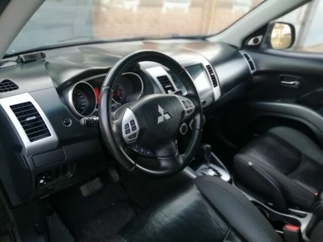 Черный Мицубиси Аутлендер, объемом двигателя 2.4 л и пробегом 228 тыс. км за 7850 $, фото 4 на Automoto.ua