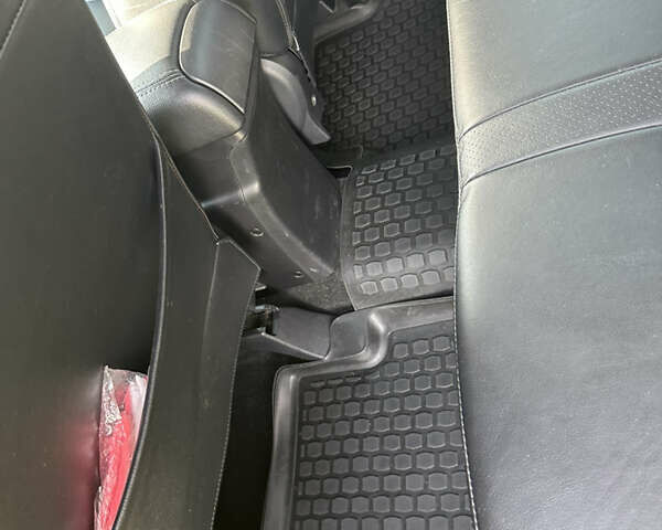 Черный Мицубиси Аутлендер, объемом двигателя 2.36 л и пробегом 240 тыс. км за 9599 $, фото 19 на Automoto.ua