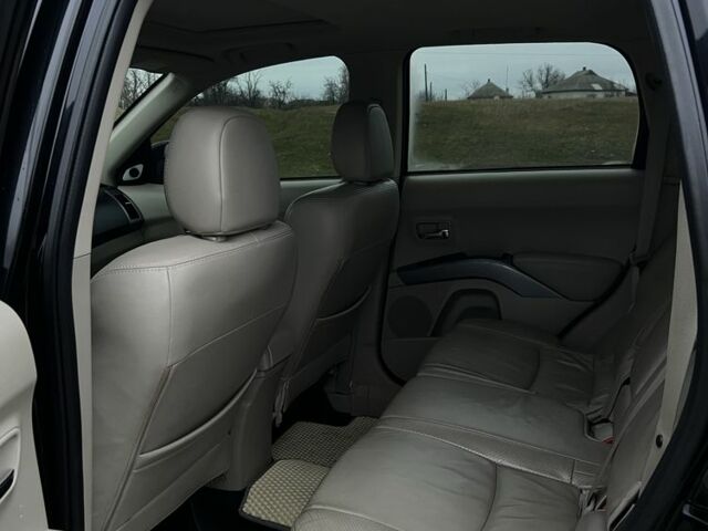 Черный Мицубиси Аутлендер, объемом двигателя 2.4 л и пробегом 230 тыс. км за 8800 $, фото 5 на Automoto.ua