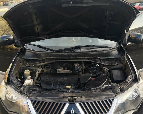 Черный Мицубиси Аутлендер, объемом двигателя 2.4 л и пробегом 237 тыс. км за 5000 $, фото 1 на Automoto.ua