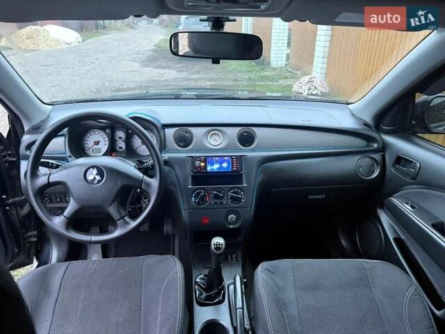 Черный Мицубиси Аутлендер, объемом двигателя 2 л и пробегом 232 тыс. км за 7000 $, фото 9 на Automoto.ua