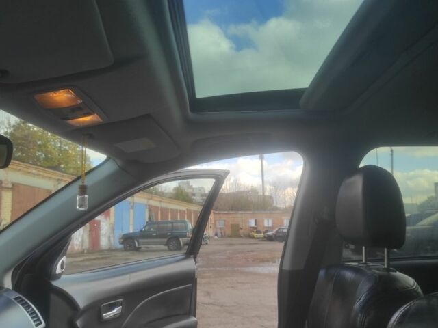 Черный Мицубиси Аутлендер, объемом двигателя 3 л и пробегом 300 тыс. км за 9000 $, фото 3 на Automoto.ua