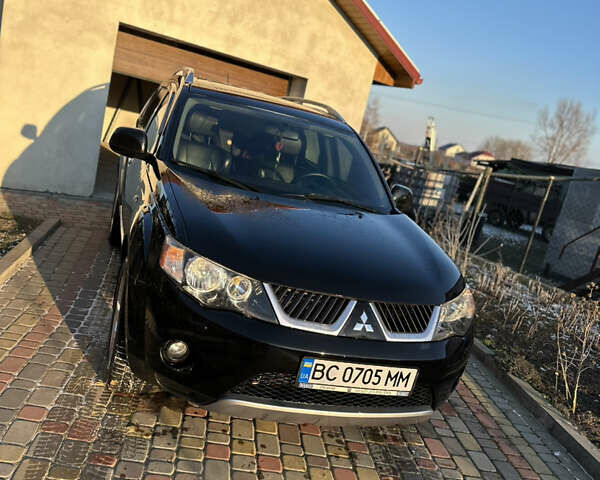 Черный Мицубиси Аутлендер, объемом двигателя 2.36 л и пробегом 253 тыс. км за 9600 $, фото 1 на Automoto.ua