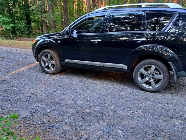 Черный Мицубиси Аутлендер, объемом двигателя 2.4 л и пробегом 241 тыс. км за 9300 $, фото 2 на Automoto.ua