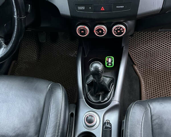 Черный Мицубиси Аутлендер, объемом двигателя 1.97 л и пробегом 244 тыс. км за 8800 $, фото 12 на Automoto.ua