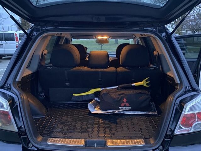 Чорний Міцубісі Аутлендер, об'ємом двигуна 2 л та пробігом 271 тис. км за 6799 $, фото 14 на Automoto.ua