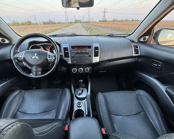 Чорний Міцубісі Аутлендер, об'ємом двигуна 3 л та пробігом 236 тис. км за 9800 $, фото 8 на Automoto.ua