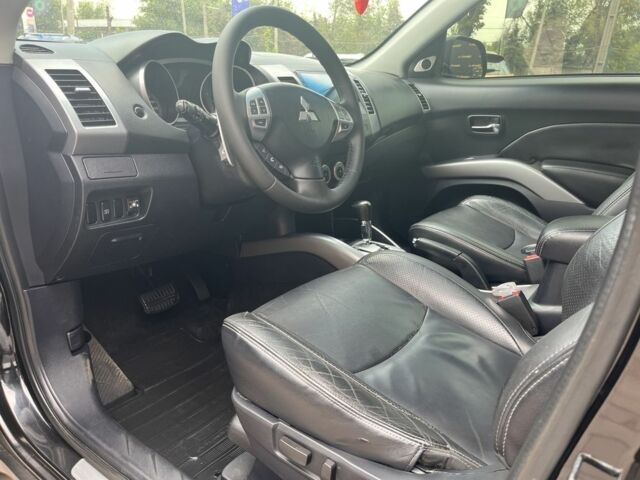 Черный Мицубиси Аутлендер, объемом двигателя 3 л и пробегом 235 тыс. км за 9800 $, фото 9 на Automoto.ua