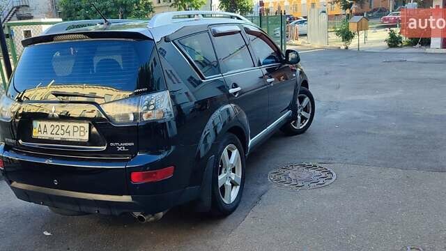 Черный Мицубиси Аутлендер, объемом двигателя 2.36 л и пробегом 246 тыс. км за 9700 $, фото 2 на Automoto.ua