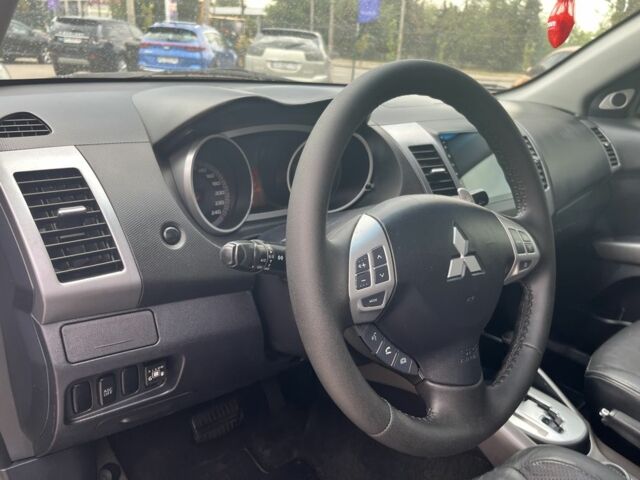 Черный Мицубиси Аутлендер, объемом двигателя 3 л и пробегом 235 тыс. км за 9800 $, фото 8 на Automoto.ua