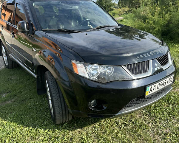 Черный Мицубиси Аутлендер, объемом двигателя 2.36 л и пробегом 240 тыс. км за 9599 $, фото 1 на Automoto.ua