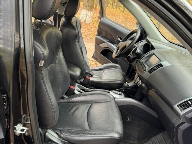 Чорний Міцубісі Аутлендер, об'ємом двигуна 3 л та пробігом 212 тис. км за 10000 $, фото 6 на Automoto.ua