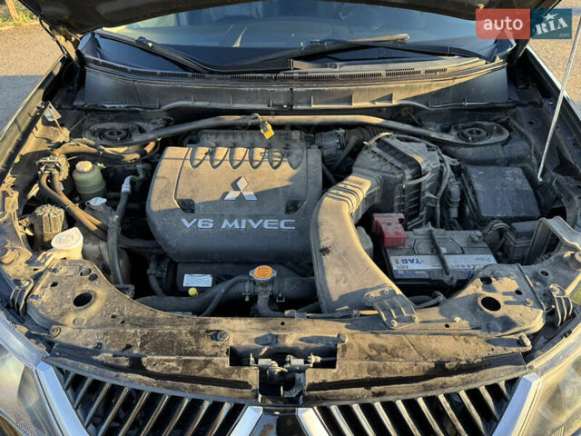 Чорний Міцубісі Аутлендер, об'ємом двигуна 3 л та пробігом 150 тис. км за 9499 $, фото 20 на Automoto.ua