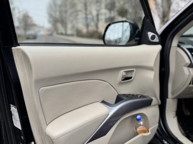 Черный Мицубиси Аутлендер, объемом двигателя 2 л и пробегом 377 тыс. км за 5200 $, фото 11 на Automoto.ua