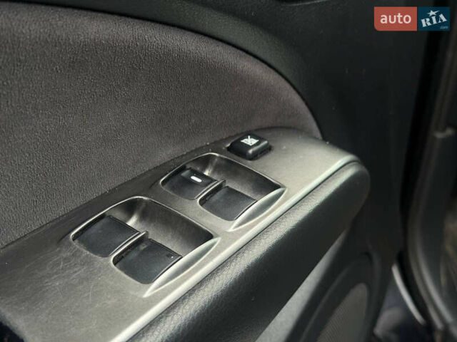 Черный Мицубиси Аутлендер, объемом двигателя 2 л и пробегом 240 тыс. км за 5500 $, фото 13 на Automoto.ua