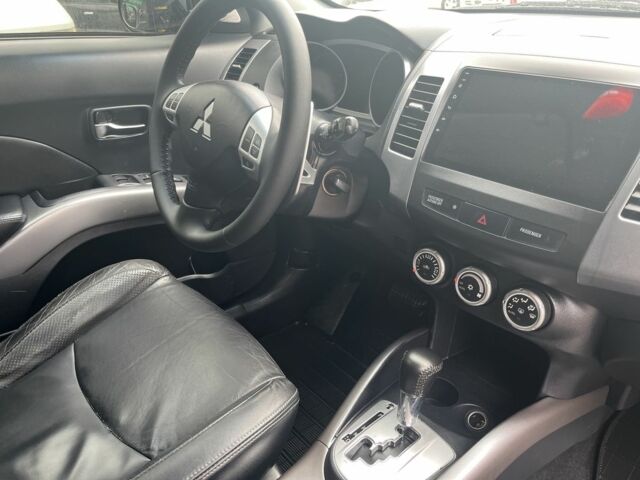 Черный Мицубиси Аутлендер, объемом двигателя 3 л и пробегом 235 тыс. км за 9800 $, фото 15 на Automoto.ua