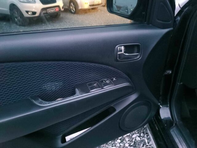 Черный Мицубиси Аутлендер, объемом двигателя 2 л и пробегом 271 тыс. км за 6940 $, фото 15 на Automoto.ua