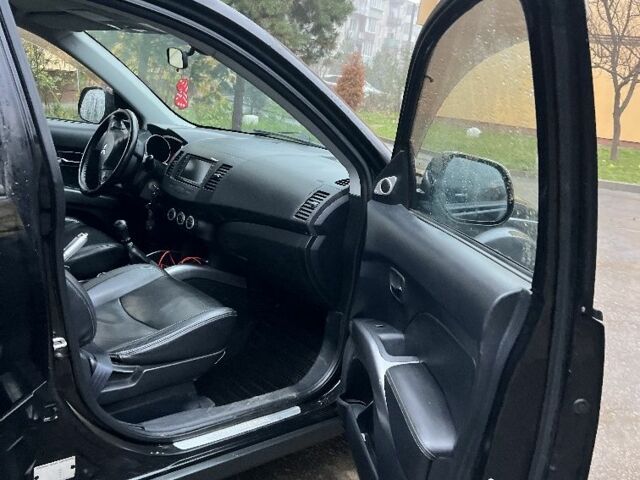 Чорний Міцубісі Аутлендер, об'ємом двигуна 2 л та пробігом 330 тис. км за 4900 $, фото 8 на Automoto.ua