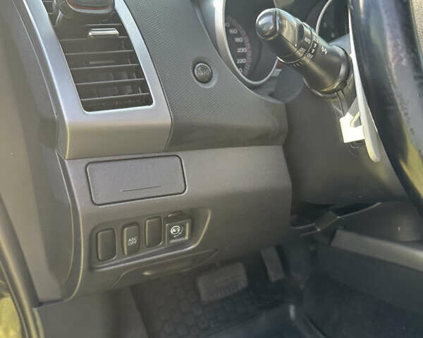 Черный Мицубиси Аутлендер, объемом двигателя 2.36 л и пробегом 240 тыс. км за 9599 $, фото 31 на Automoto.ua